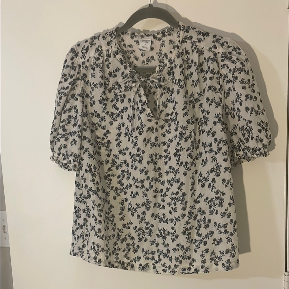 Melrose and Market Black, Blue White Floral Blouse‎ size medium